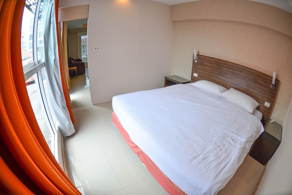 Standard Apartment, 4 Bedrooms, Non Smoking, Mountain View