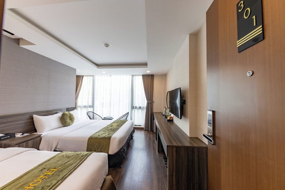 Family Suite, City View