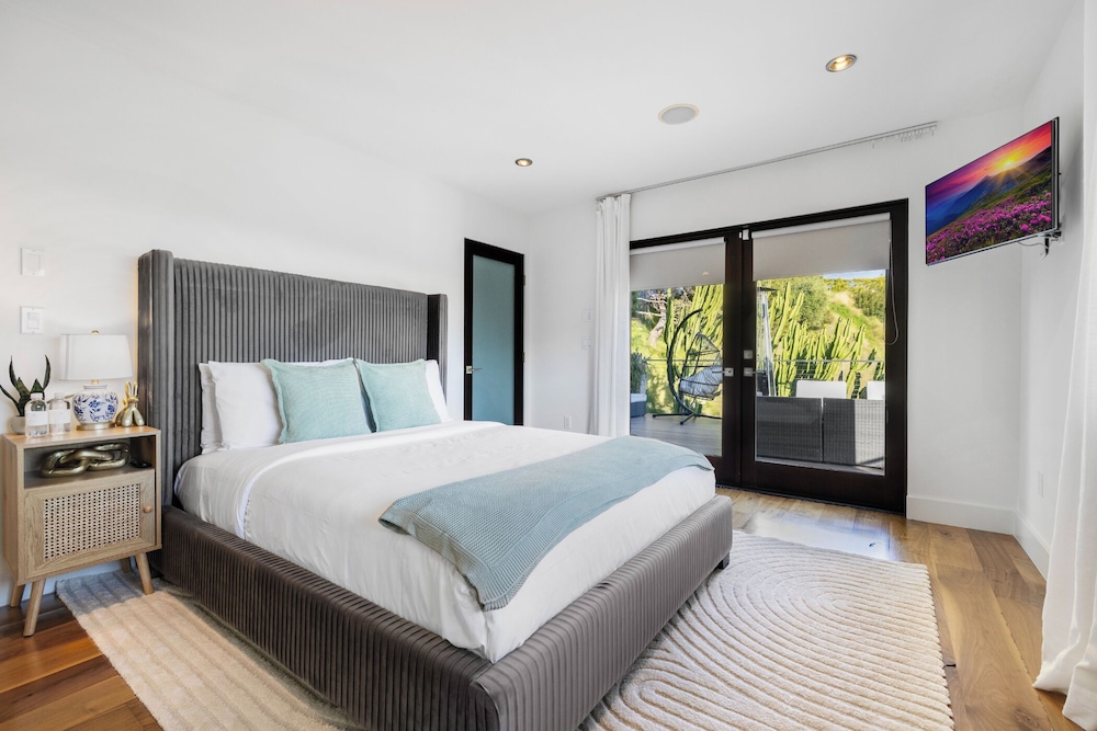 Luxury House, Multiple Beds, Hot Tub, Ocean View (Summitridge)