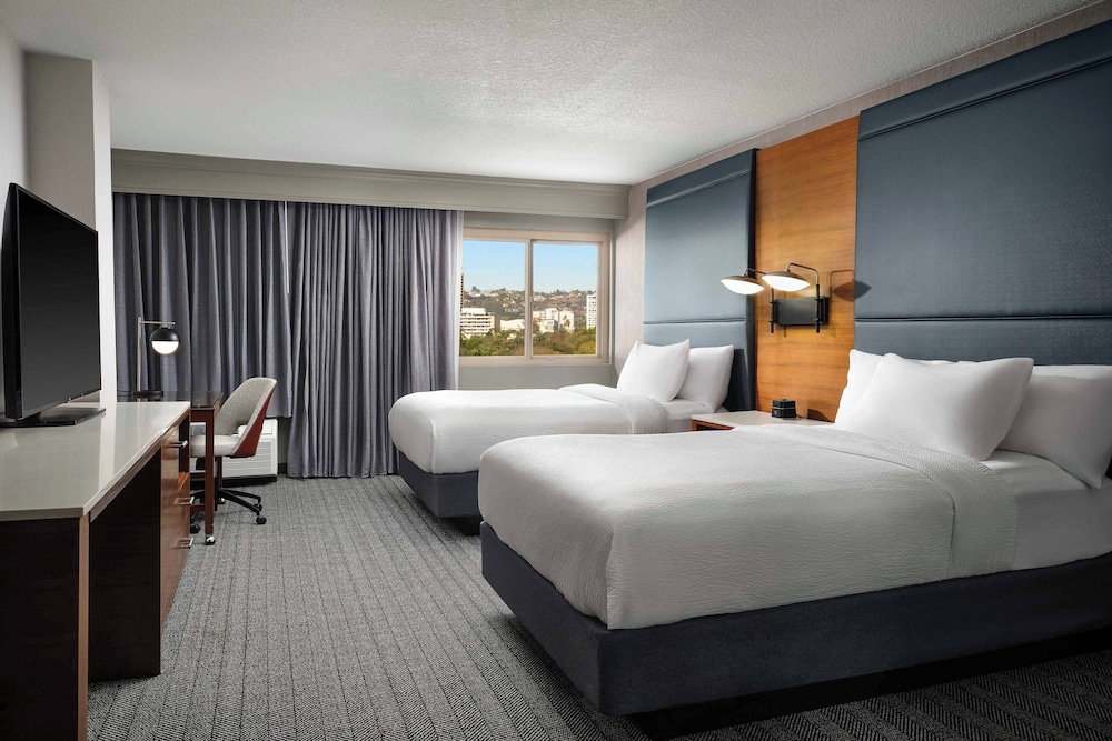 Room, 2 Double Beds (Mobility Accessible, Tub)