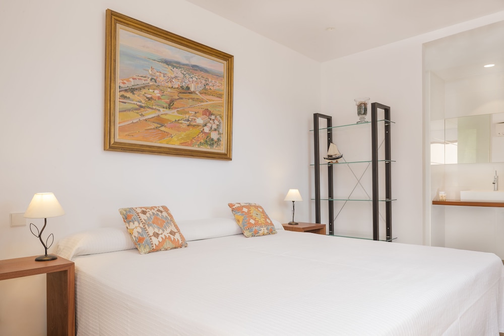 Luxury Villa, Multiple Bedrooms