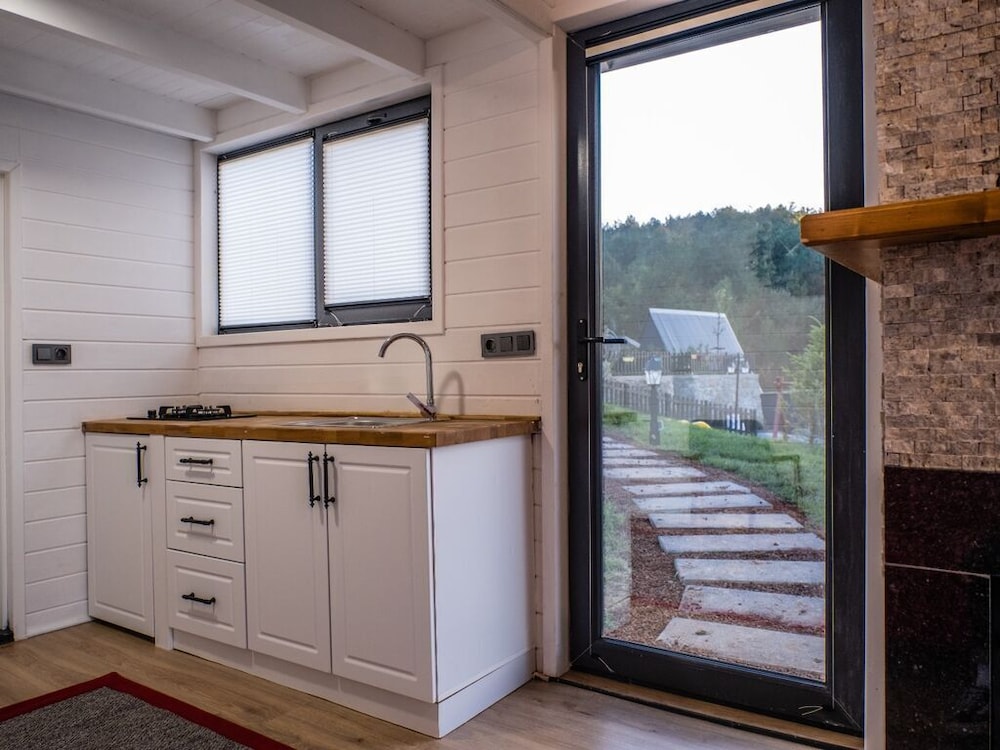 Tiny House - Photo 9