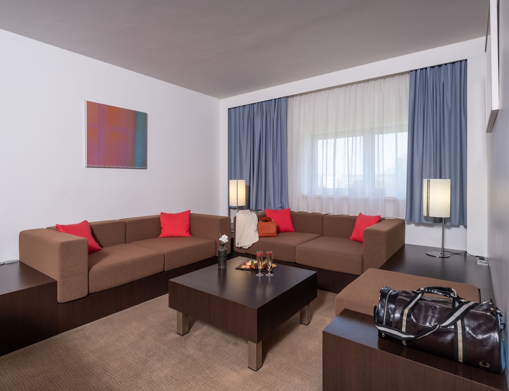 Suite, 1 King Bed photo 3