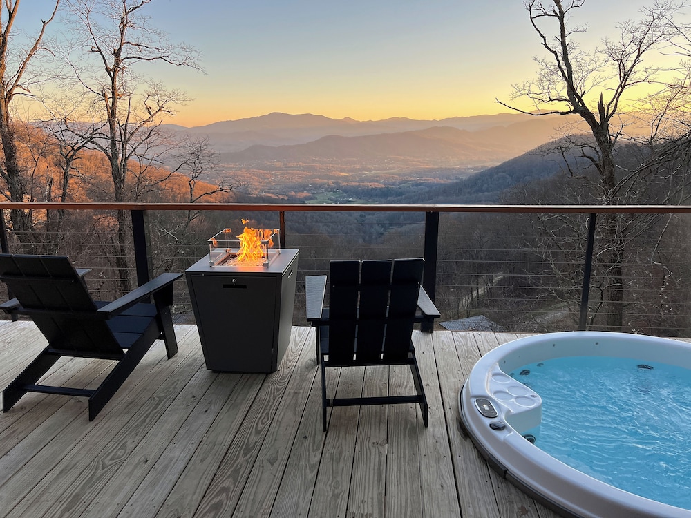 Luxe Glass Cabin + Hot tub + View photo 1
