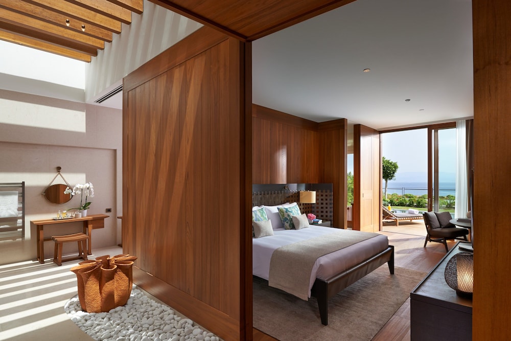 Suite, Sea View