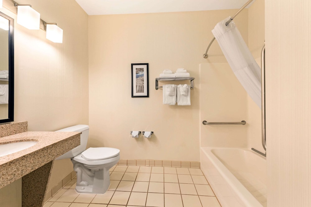 Suite, Multiple Beds, Accessible, Non Smoking - Photo 6