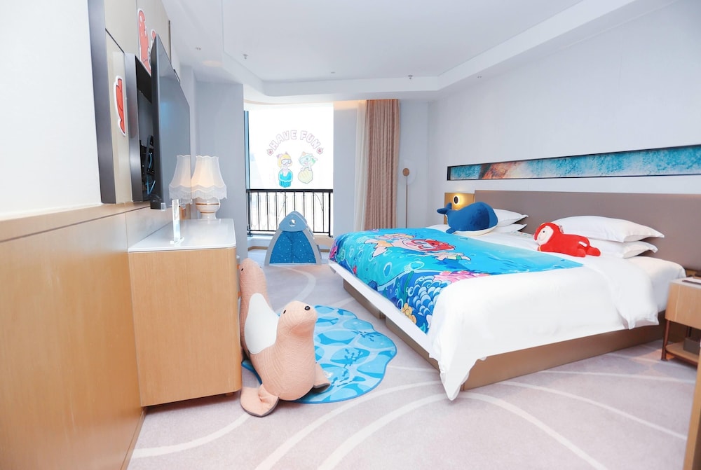 Family Room, 1 King Bed, Non Smoking (Deluxe) photo 1