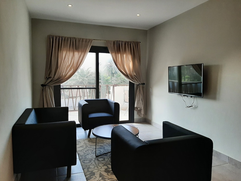 Comfort Apartment, 2 Bedrooms, Balcony, Partial Ocean View (E16-Top Floor)