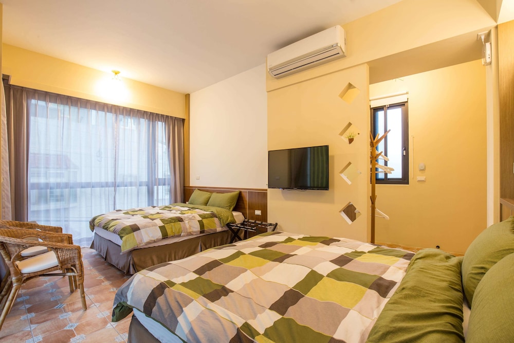 Quadruple Room, Non Smoking (203) photo 2