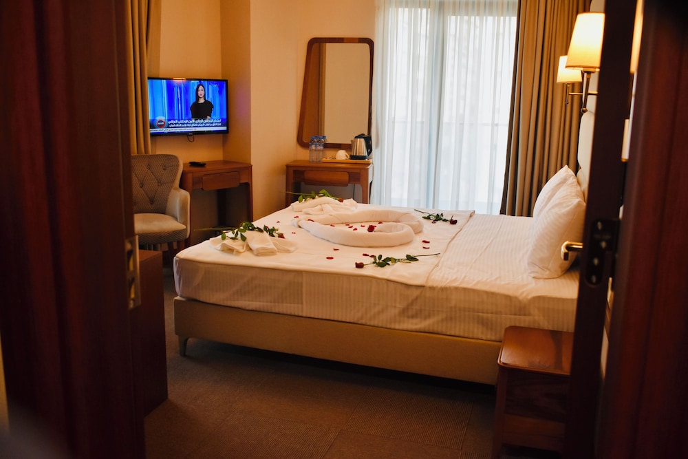 Deluxe King Room City View photo 2
