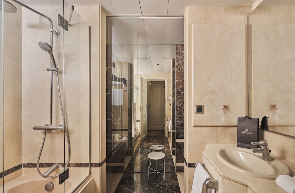 Executive Room - Photo 5