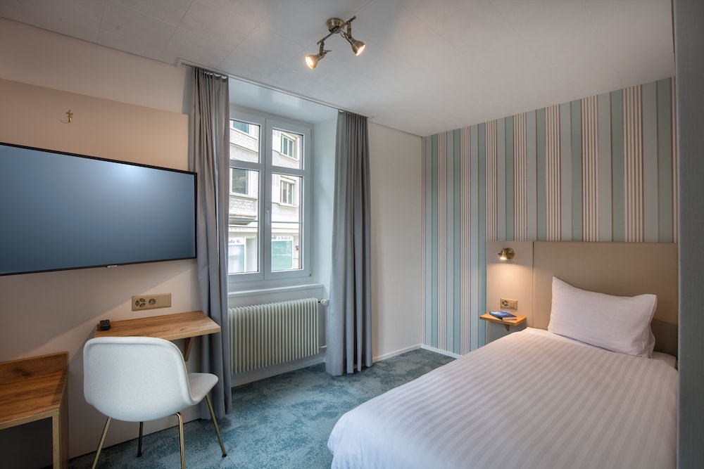 Single Room with shared bathroom