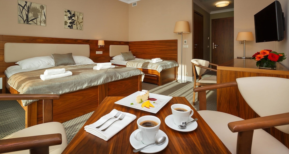 Superior Room, 3 Twin Beds, Non Smoking, Balcony (Larger Room)