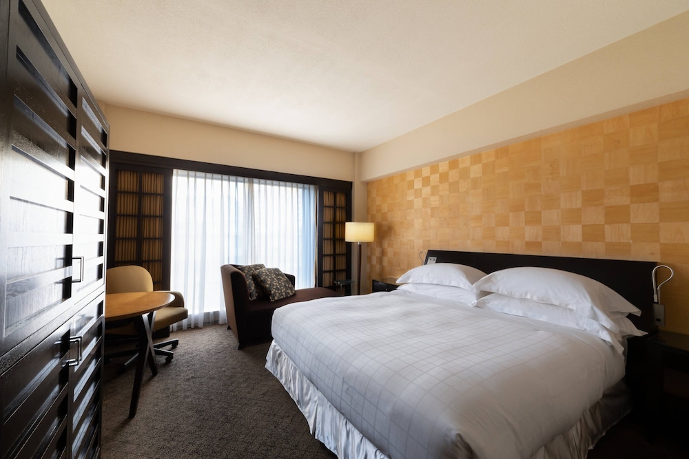 Superior Room, 1 King Bed, Non Smoking photo Superior Room, 1 King Bed, Non Smoking photo