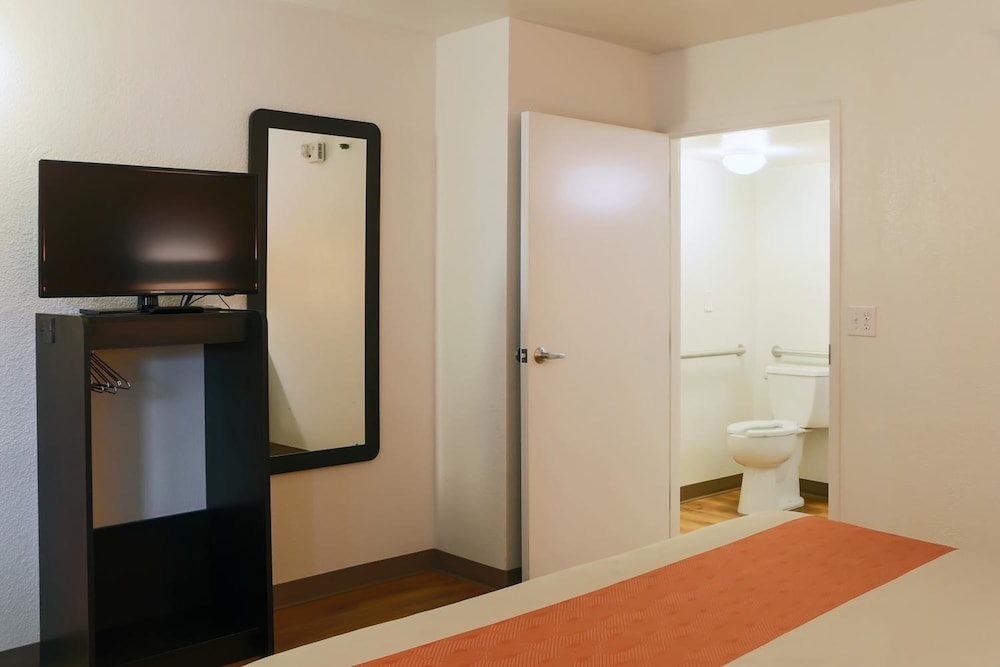 Standard Suite, 1 King Bed, Non Smoking - Photo 8
