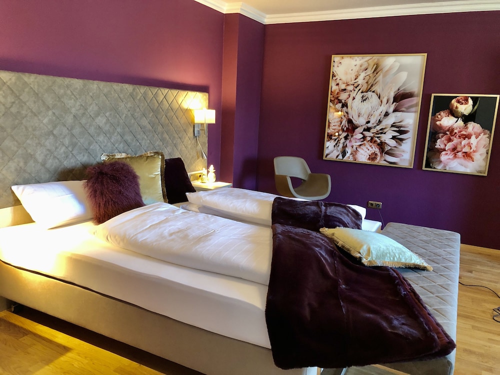 Deluxe Suite, 1 King Bed with Sofa bed, Non Smoking photo 2
