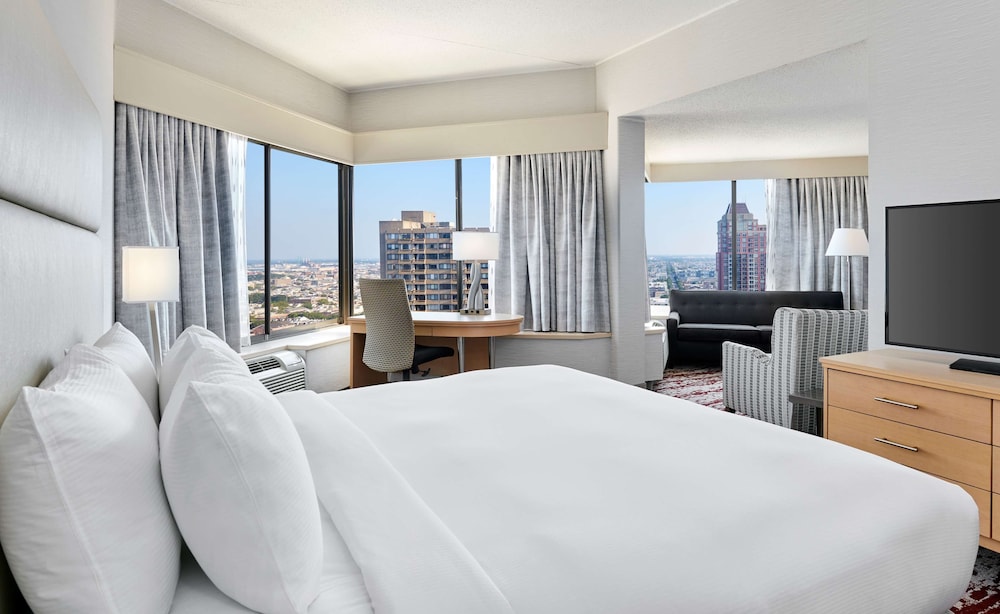 Junior Suite, 1 King Bed (High Floor) photo 1