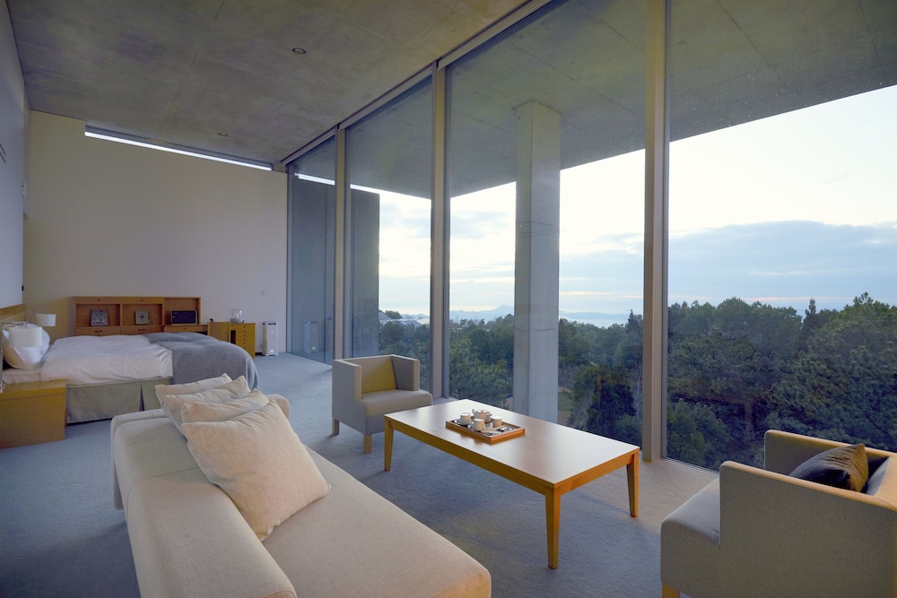 Panoramic Suite, Hot Tub, Annex Building photo 3