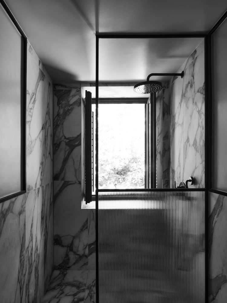 Executive Double Room, City View thumbnail 5