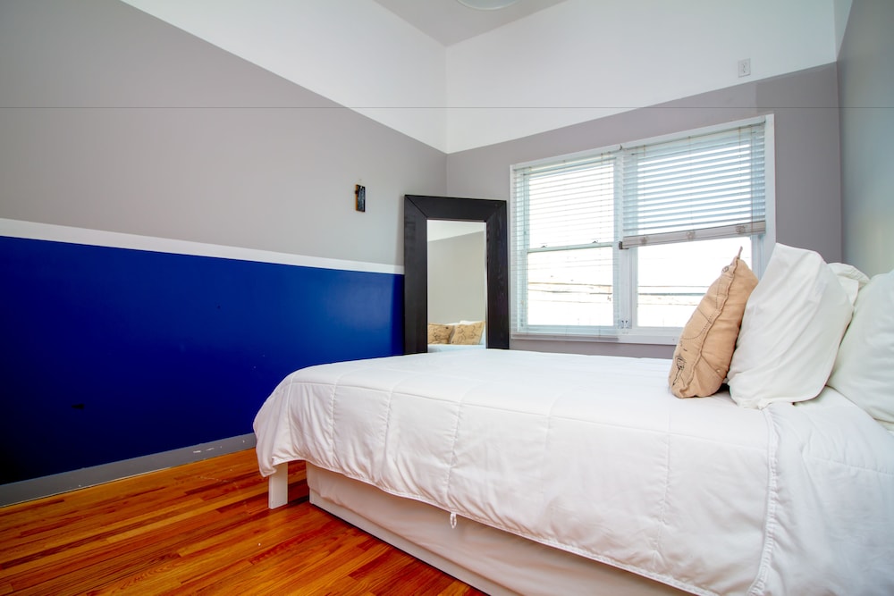 Room, 2 Bedrooms photo 3