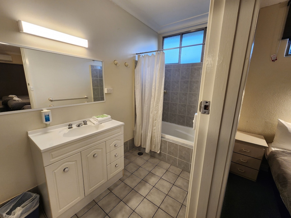 Family Quadruple Room, 1 Bedroom, Pool View, Ground Floor photo 3