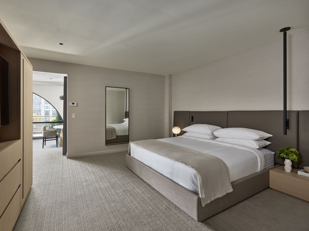 Premium Suite, 1 Bedroom, Balcony photo 2