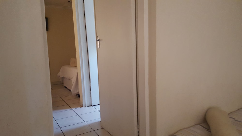 Twin Room (Private Bathroom )