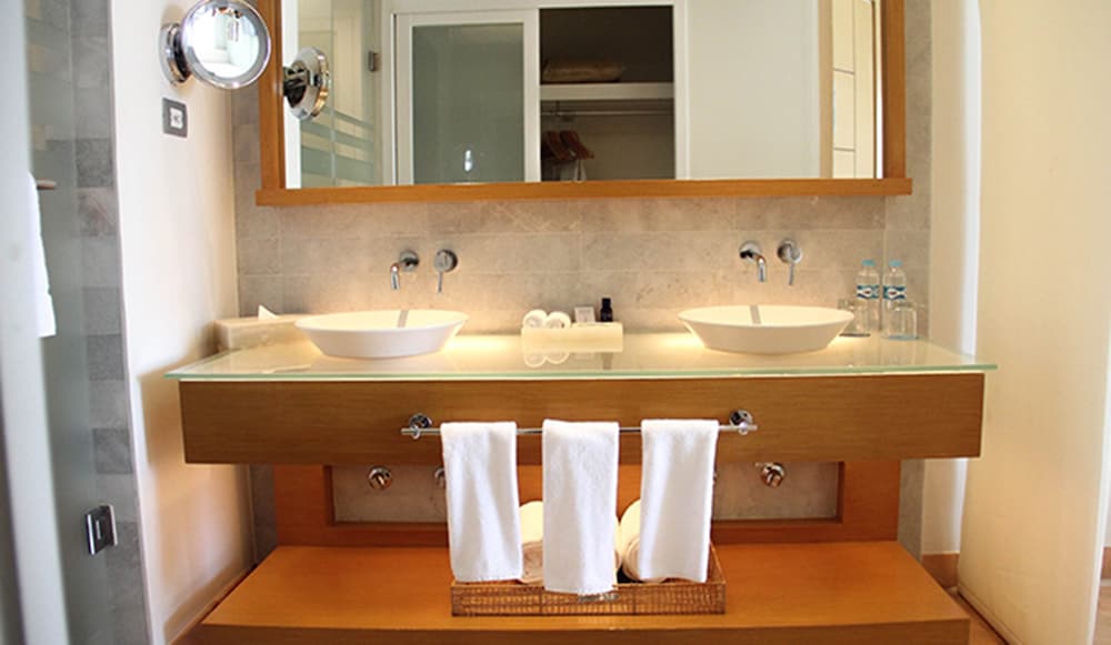 Deluxe King Size Bed Resort View - Photo 2