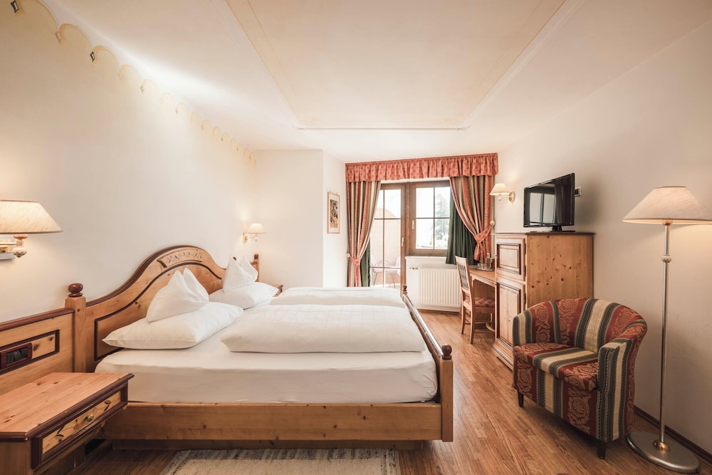 Standard room with balcony and Dolomite view photo 1