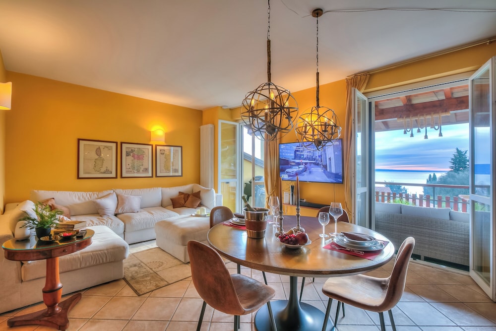 Standard Apartment, Multiple Bedrooms, Mountainside (Alice House Terrace & Lake view)
