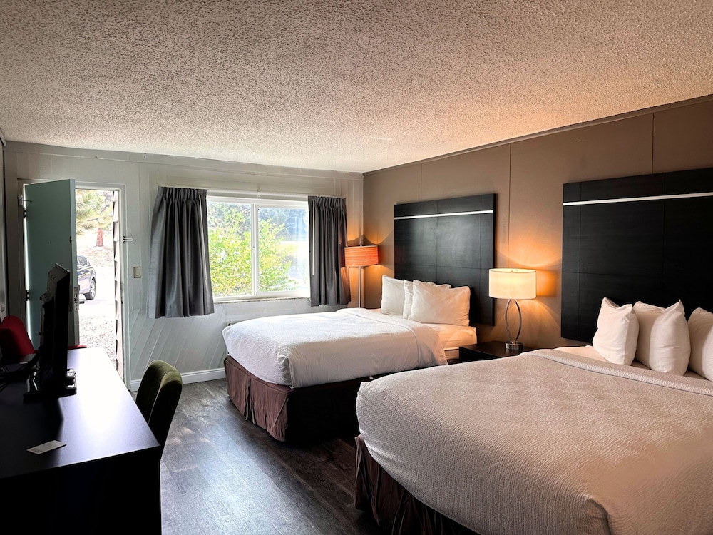 Standard Double Room, 2 Queen Beds, Ground Floor
