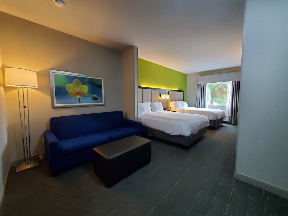 Suite, 2 Queen Beds (Additional Living Area) - Photo 3