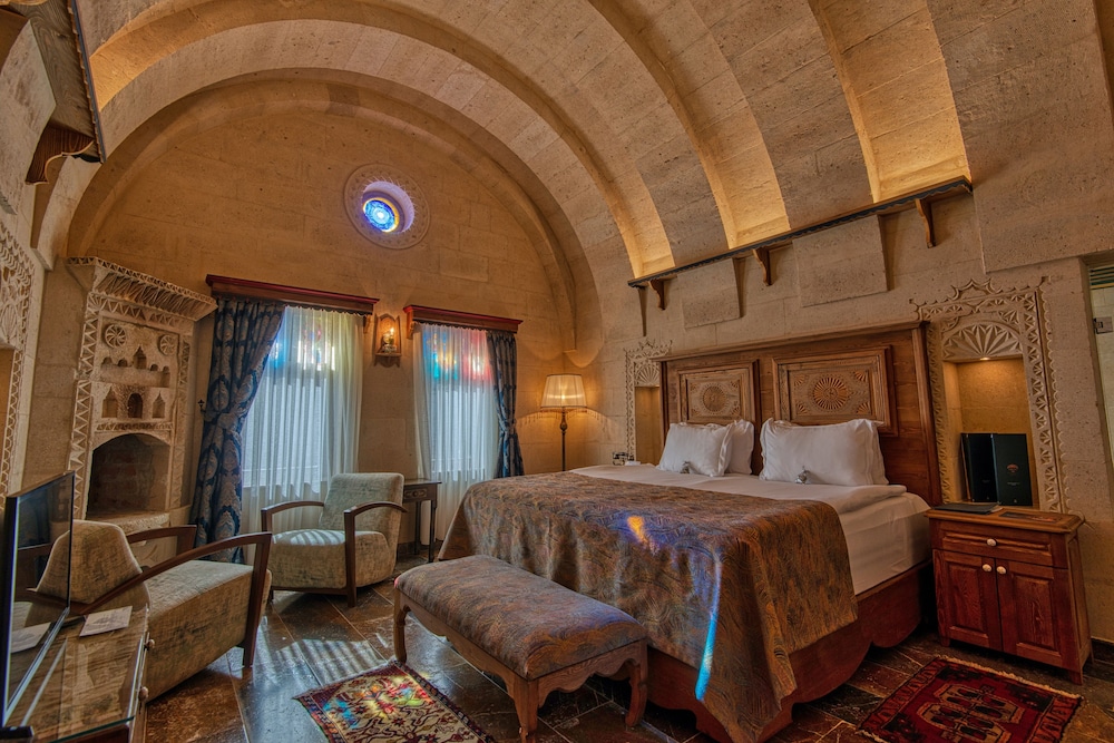 Superior Suite - Photo 1