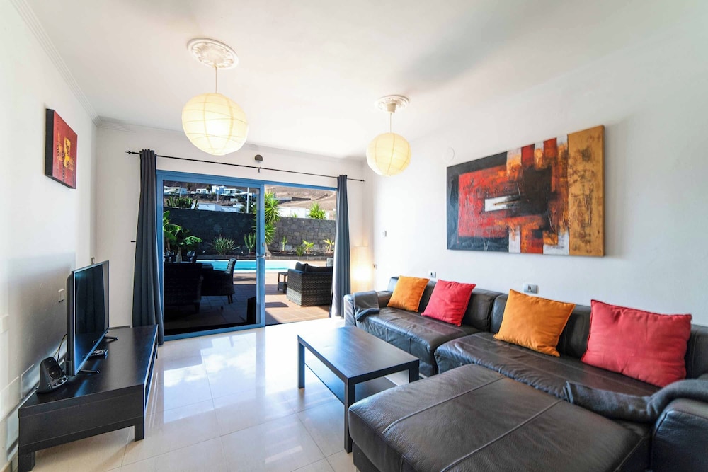 Villa (4 Bedrooms) photo 2