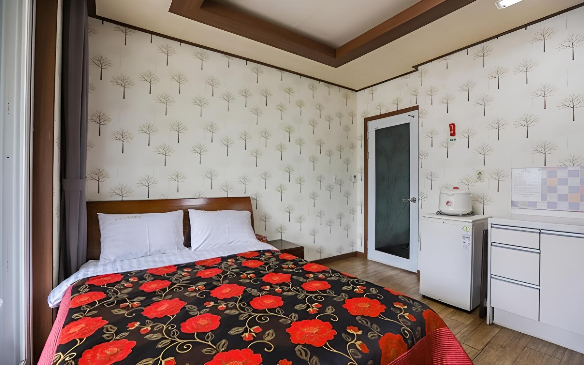Room (3 building room 104 (23m beds)) - Photo 1