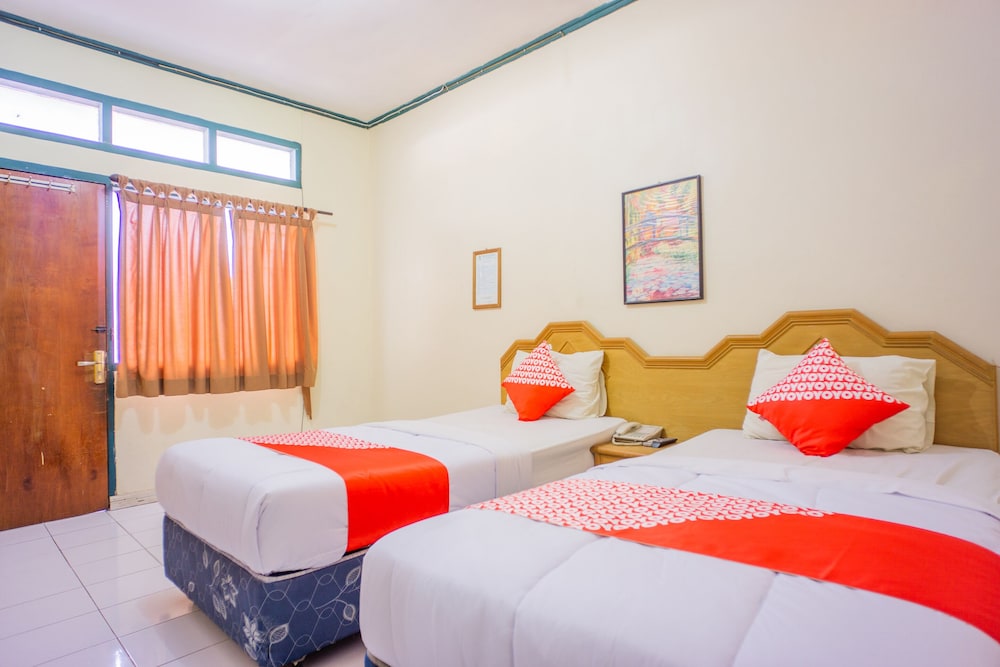 Standard Twin Room - Photo 2