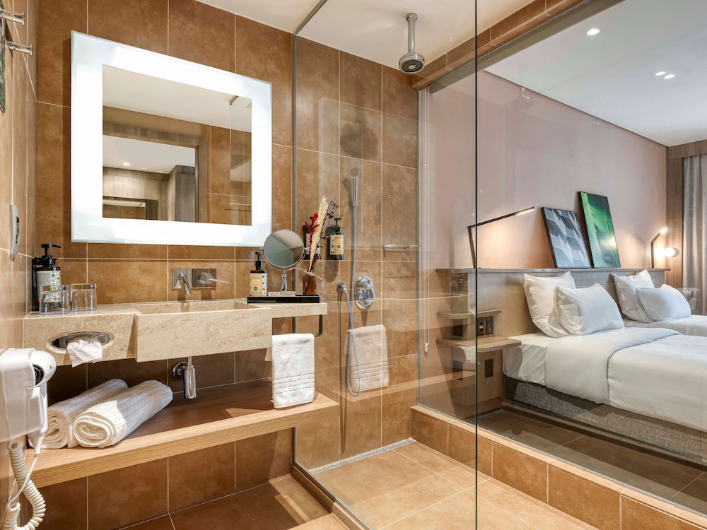 Superior Room, 1 Queen Bed - Photo 9