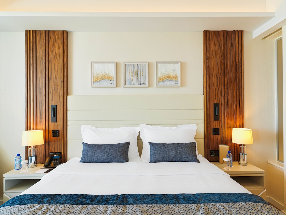 Junior Suite, Pool View - Photo 4