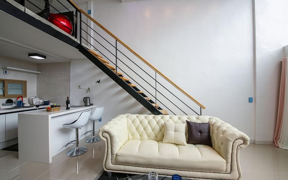 Room (Room 203) - Photo 4