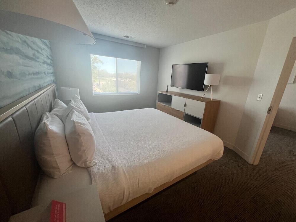 Suite, 1 Bedroom - Photo 6