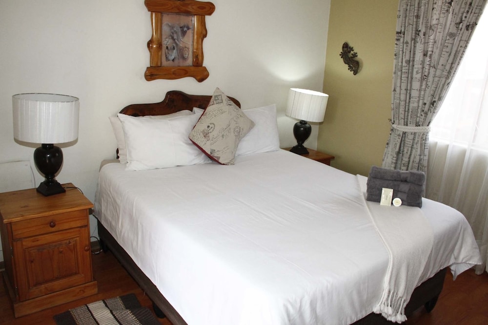 Standard Queen Room