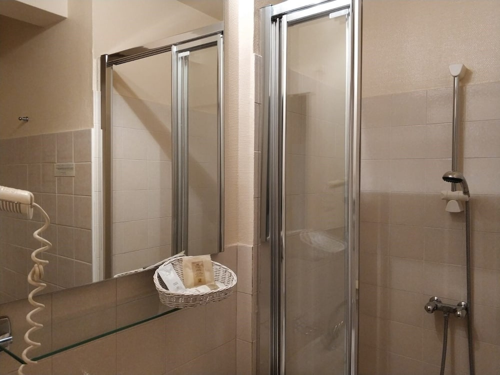 Classic Double Room, Private Bathroom - Photo 6
