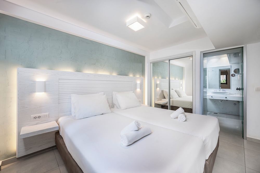 Deluxe Double Room, Garden View