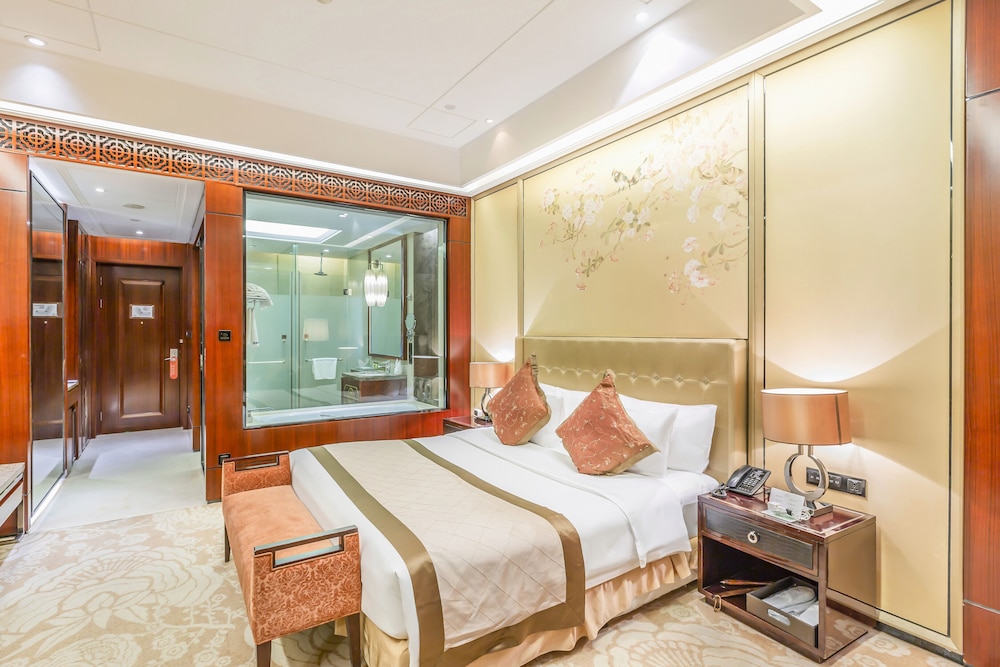 Luxury Room, 1 King Bed photo 3