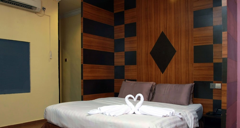 Grandeur Queen Room
