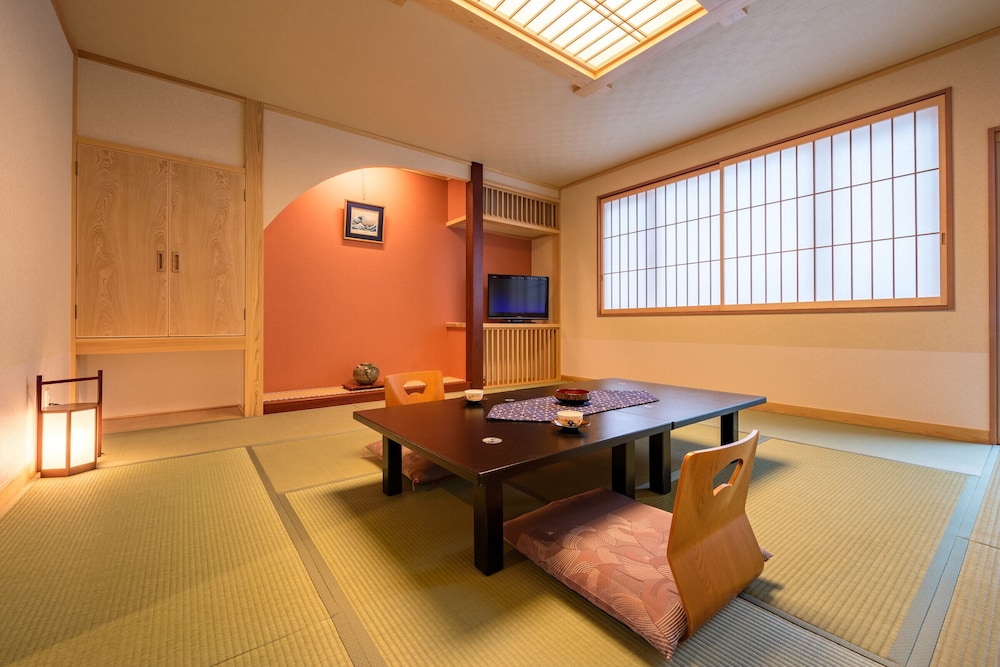 Japanese Style Room With Balcony For 5 Guests