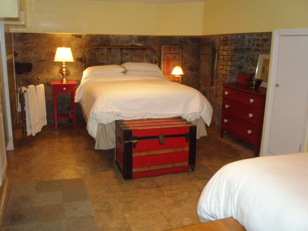 Stonewall Room photo 2