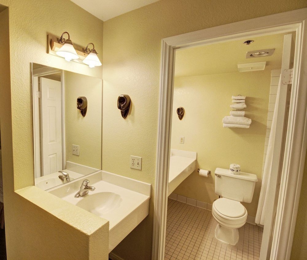 King Suite - Photo 3