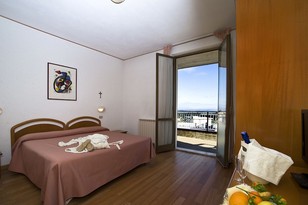 Basic Double Room, Balcony, Valley View - Photo 1