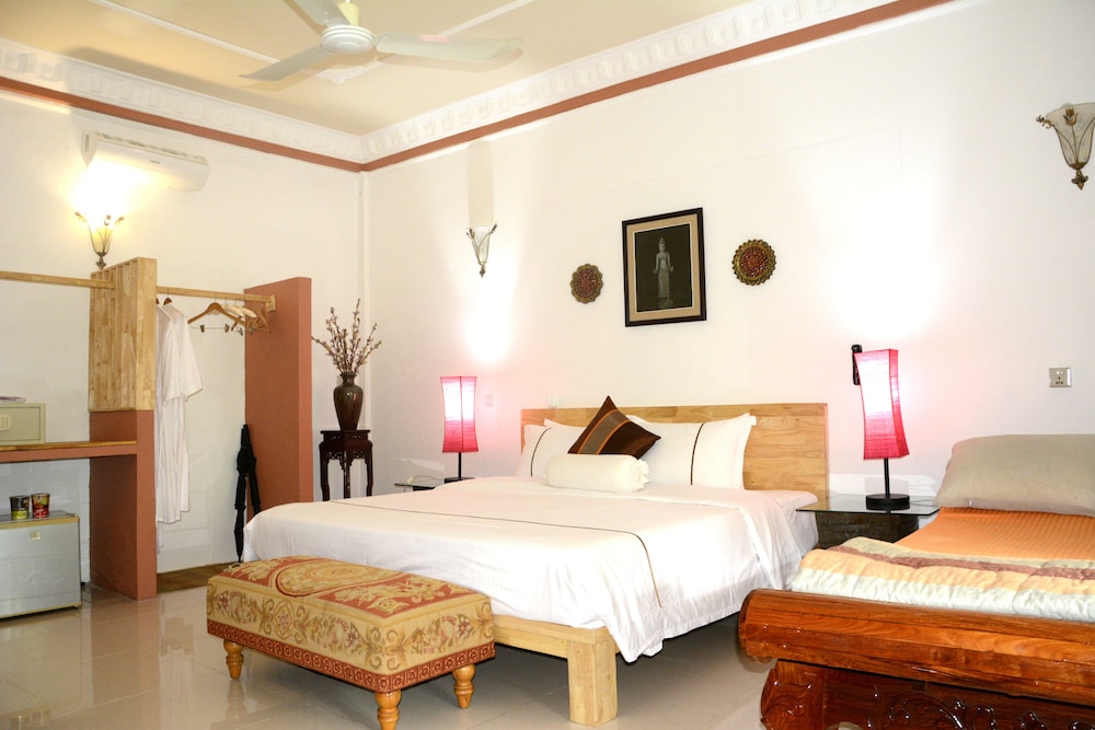 Deluxe Suite, 1 King Bed, Valley View photo 3